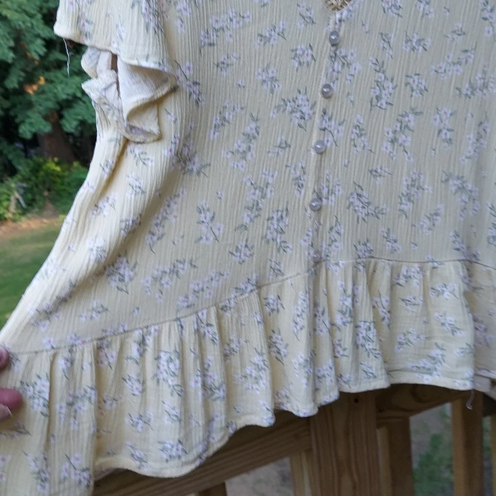 Hippie Rose Yellow Floral Button V Neck S/S Ruffle Trim Crop Top Sz L